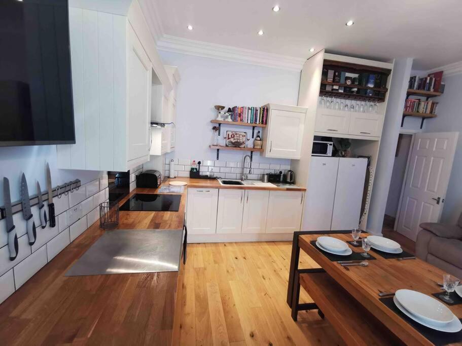 Number 7 Torquay Stunning Sea Views Apartment Exterior photo