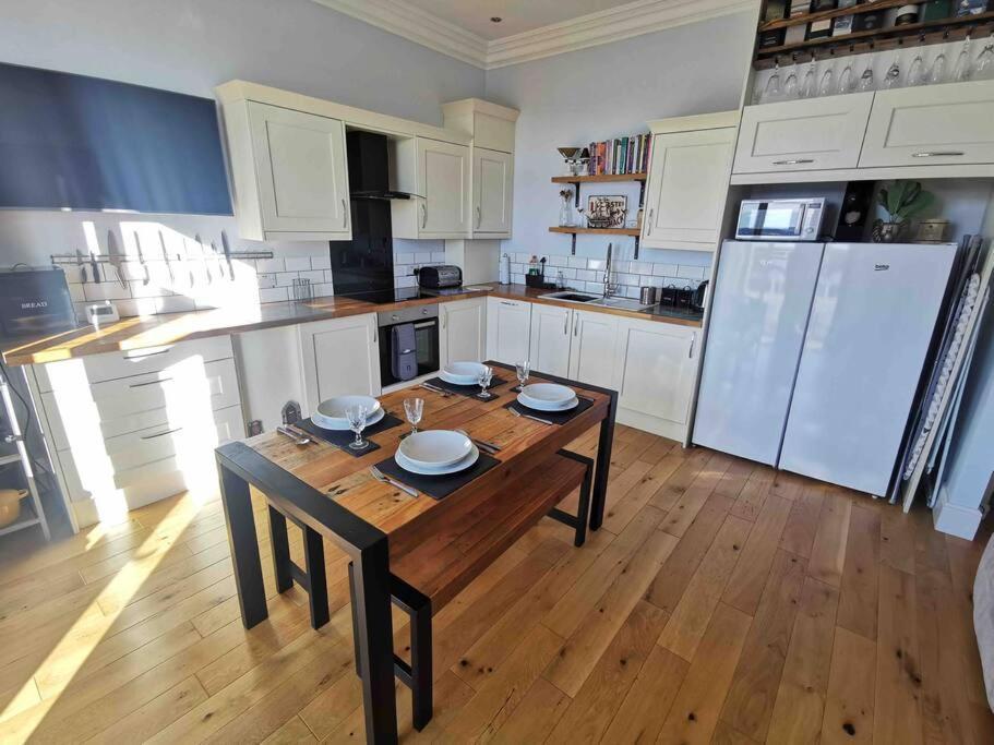 Number 7 Torquay Stunning Sea Views Apartment Exterior photo