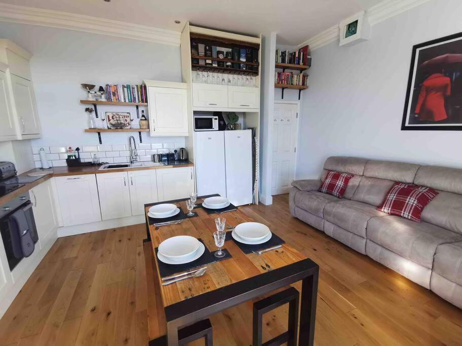 Number 7 Torquay Stunning Sea Views Apartment Exterior photo